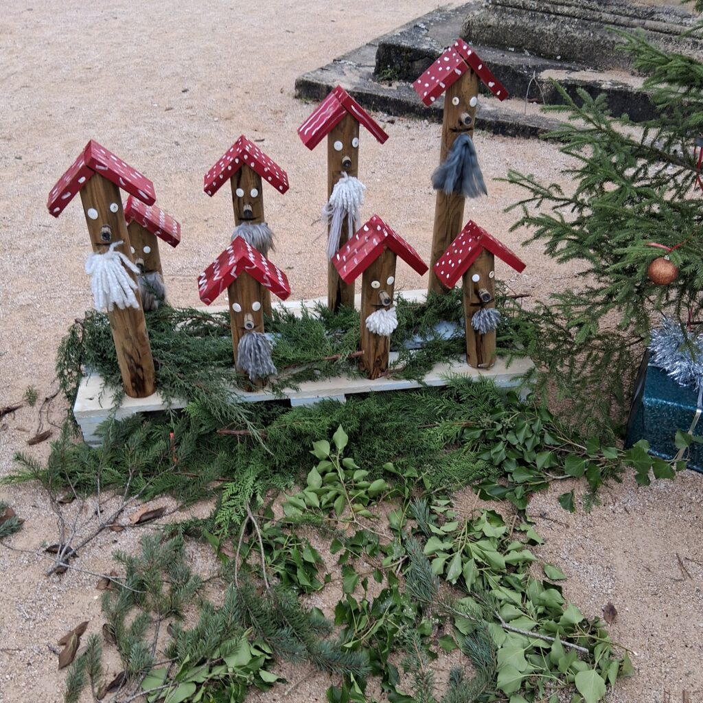 Délicieux petits sujets en bois